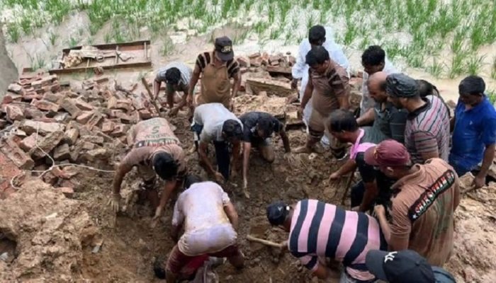 ਪਾਤੜਾਂ : ਪਰਿਵਾਰ ‘ਤੇ ਕਹਿਰ ਬਣ ਵਰ੍ਹਿਆ ਮੀਂਹ, ਛੱਤ ਡਿੱਗਣ ਨਾਲ 4 ਜੀਆਂ ਦੀ ਮੌਤ, ਇੱਕ ਗੰਭੀਰ ਜ਼ਖਮੀ