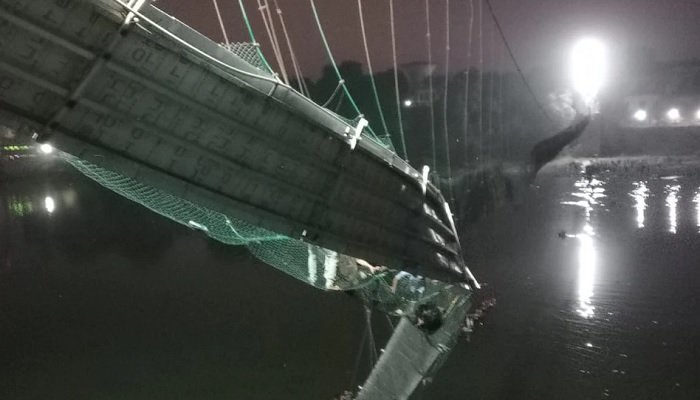 ਗੁਜਰਾਤ ‘ਚ ਵੱਡਾ ਹਾਦਸਾ, 5 ਦਿਨ ਪਹਿਲਾਂ ਖੋਲ੍ਹਿਆ ਇਤਿਹਾਸਕ ਪੁਲ ਟੁੱਟਿਆ, 60 ਤੋਂ ਵੱਧ ਮੌਤਾਂ