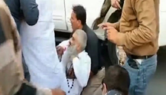 ਵੱਡੀ ਖ਼ਬਰ : ਧਰਨੇ ‘ਤੇ ਬੈਠੇ ਸ਼ਿਵ ਸੇੈਨਾ ਨੇਤਾ ਸੁਧੀਰ ਸੂਰੀ ਦਾ ਸ਼ਰੇਆਮ ਗੋਲੀਆਂ ਮਾਰ ਕੇ ਕਤਲ