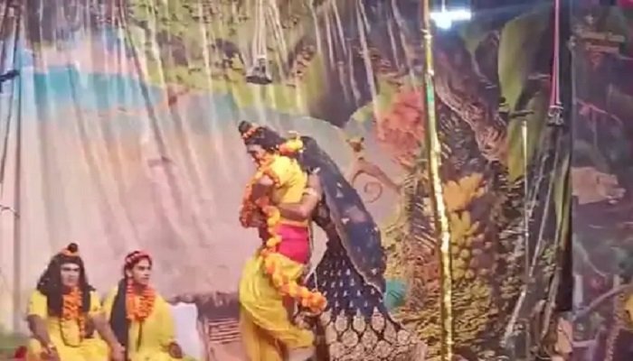 ਰਾਮਲੀਲਾ ‘ਚ ‘ਮਰਿਆਦਾ’ ਦੀਆਂ ਹੱਦਾਂ ਪਾਰ, ਪੰਜਾਬੀ ਗਾਣੇ ‘ਤੇ ਕਲਾਕਾਰਾਂ ਵੱਲੋਂ ਸ਼ਰਮਨਾਕ ਹਰਕਤਾਂ