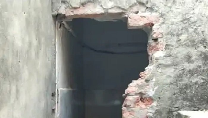 ਕਪੂਰਥਲਾ : Axis ਬੈਂਕ ਤੋਂ 38 ਲੱਖ ਦੀ ਲੁੱਟ, ਮੋਟਰਸਾਇਕਲ ਰਿਪੇਅਰ ਦੀ ਦੁਕਾਨ ‘ਚ ਸੰਨ੍ਹਮਾਰੀ ਕਰਕੇ ਅੰਦਰ ਵੜੇ ਚੋਰ