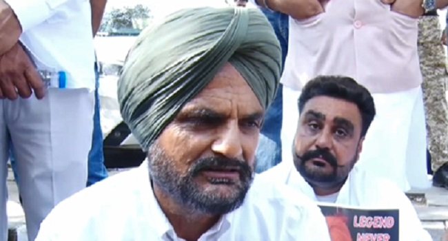 ਵਕਾਲਤਨਾਮੇ ‘ਤੇ ਦਸਤਖਤ ਕਰਵਾਉਣ ਲਈ ਸਿੱਧੂ ਮੂਸੇਵਾਲਾ ਦੇ ਮਾਤਾ-ਪਿਤਾ ਪਹੁੰਚੇ ਹਾਈਕੋਰਟ, ਜਲਦ ਦਾਇਰ ਕਰਵਾ ਸਕਦੇ ਹਨ ਪਟੀਸ਼ਨ